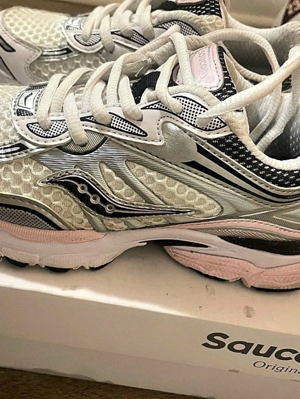 Saucony ProGrid Omni 9 Silver Pink Athletic Shoes